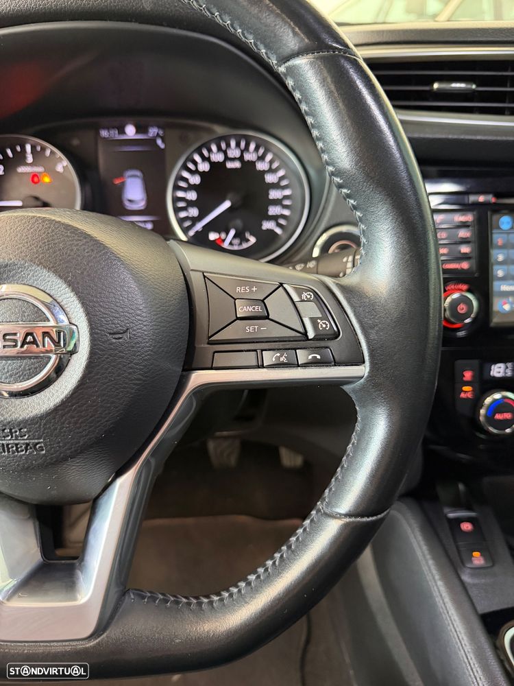 Nissan Qashqai 1.5 dCi N-Connecta J18+Led - 16