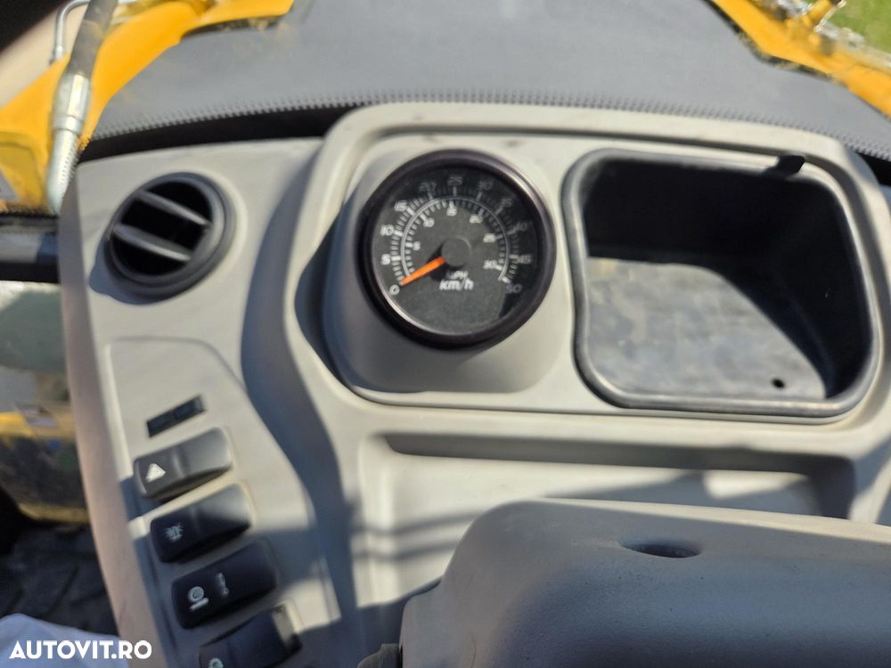 New Holland EX DEMO, 184h, B100D, FULL OPTION, 120CP, cutie automata POWERSHIFT, brat excavare extensibil cu inst picon pe el, MICHELIN, cupa multifunctionala 4x1, FURCI, Aer cond, Certificat CE, posibilitate leasing 4 ani-PROMOTIE 75.900 EUR+Tva - 38