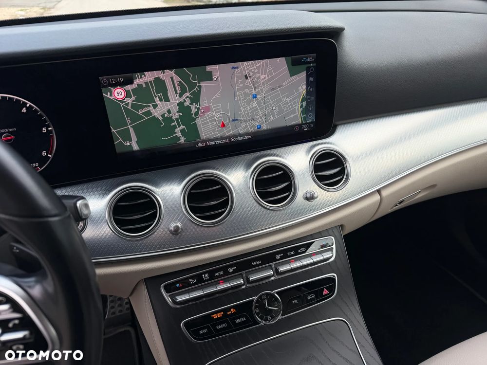 Mercedes-Benz Klasa E 220 d 4-Matic 9G-TRONIC - 13