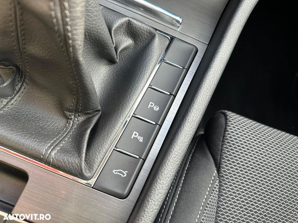 Skoda Superb 2.0 TDI Premium Edition - 16