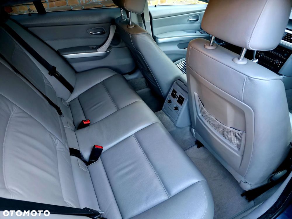 BMW Seria 3 325i - 16