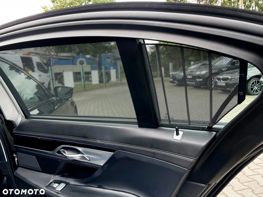 BMW Seria 7 730Ld xDrive mHEV - 12
