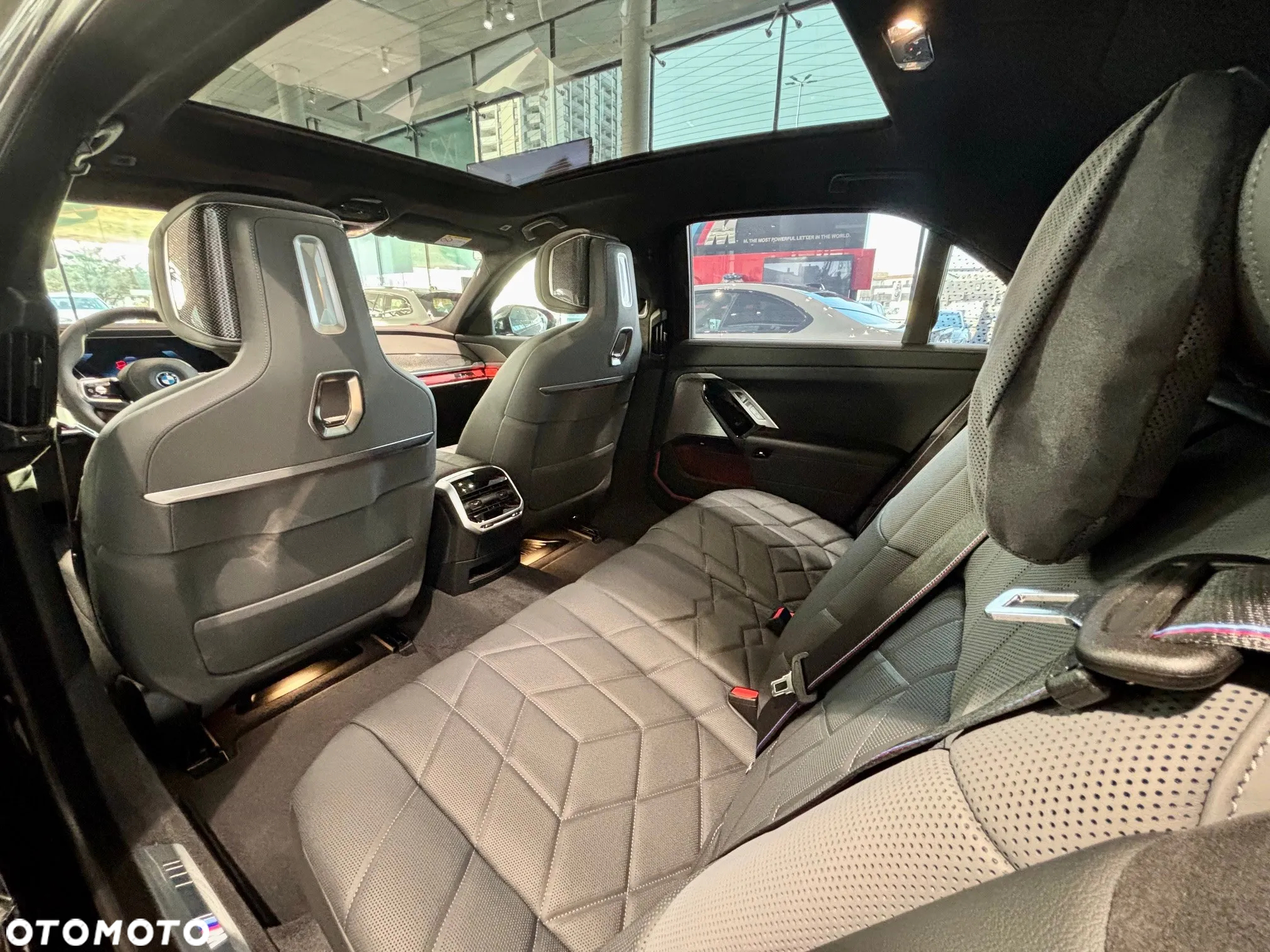 BMW i7 - 12