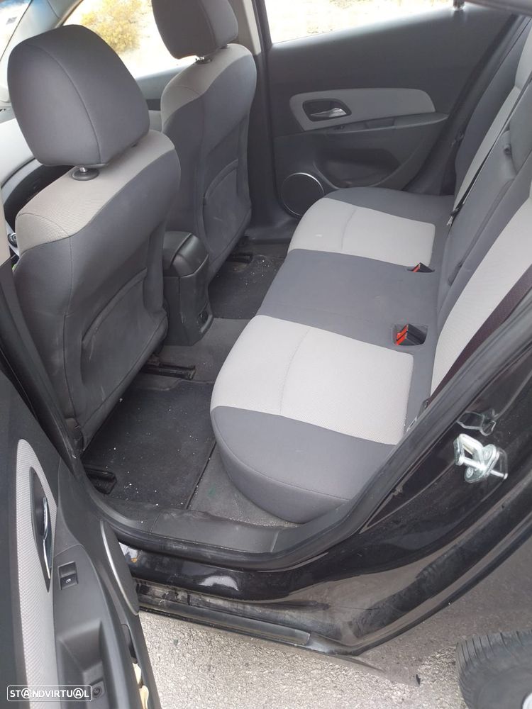 Chevrolet Cruze 1.6 LS - 8