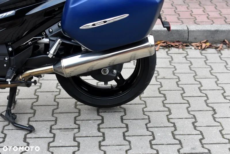Yamaha FJR - 27