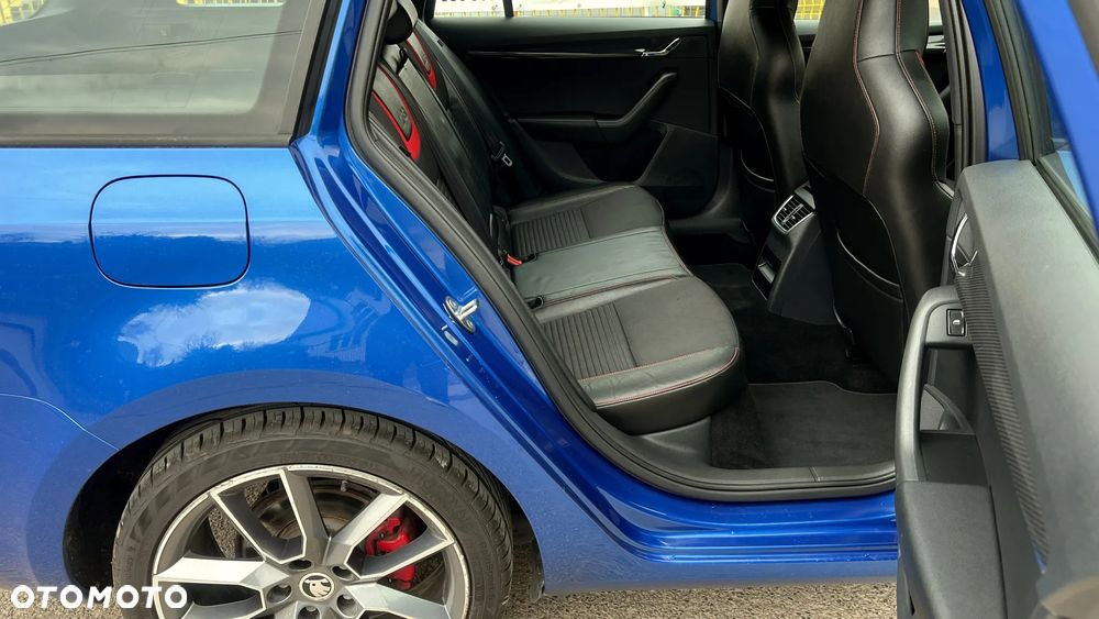 Skoda Octavia 2.0 TDI DSG RS - 24