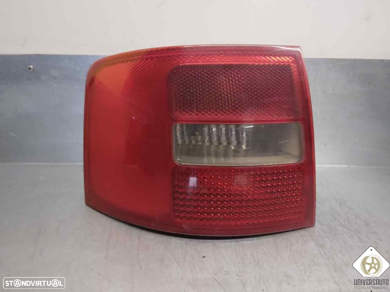 FAROLIM TRASEIRO ESQUERDO AUDI A6 AVANT 2002 - 4