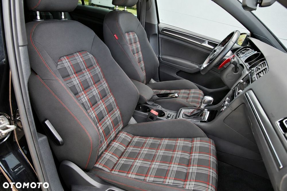 Volkswagen Golf - 19