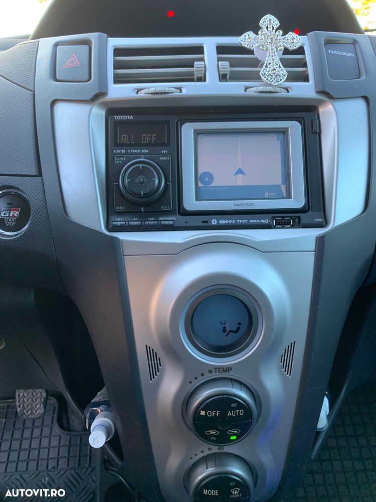 Toyota Yaris - 10