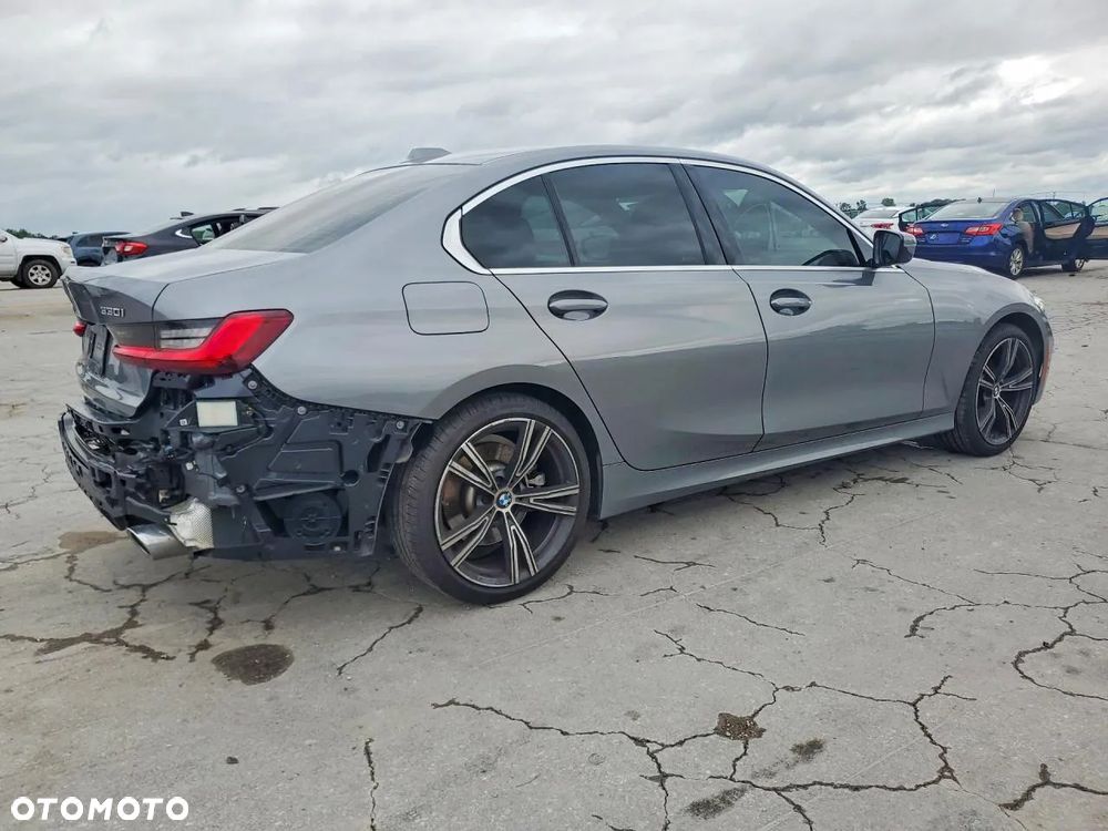 BMW Seria 3 330i - 5