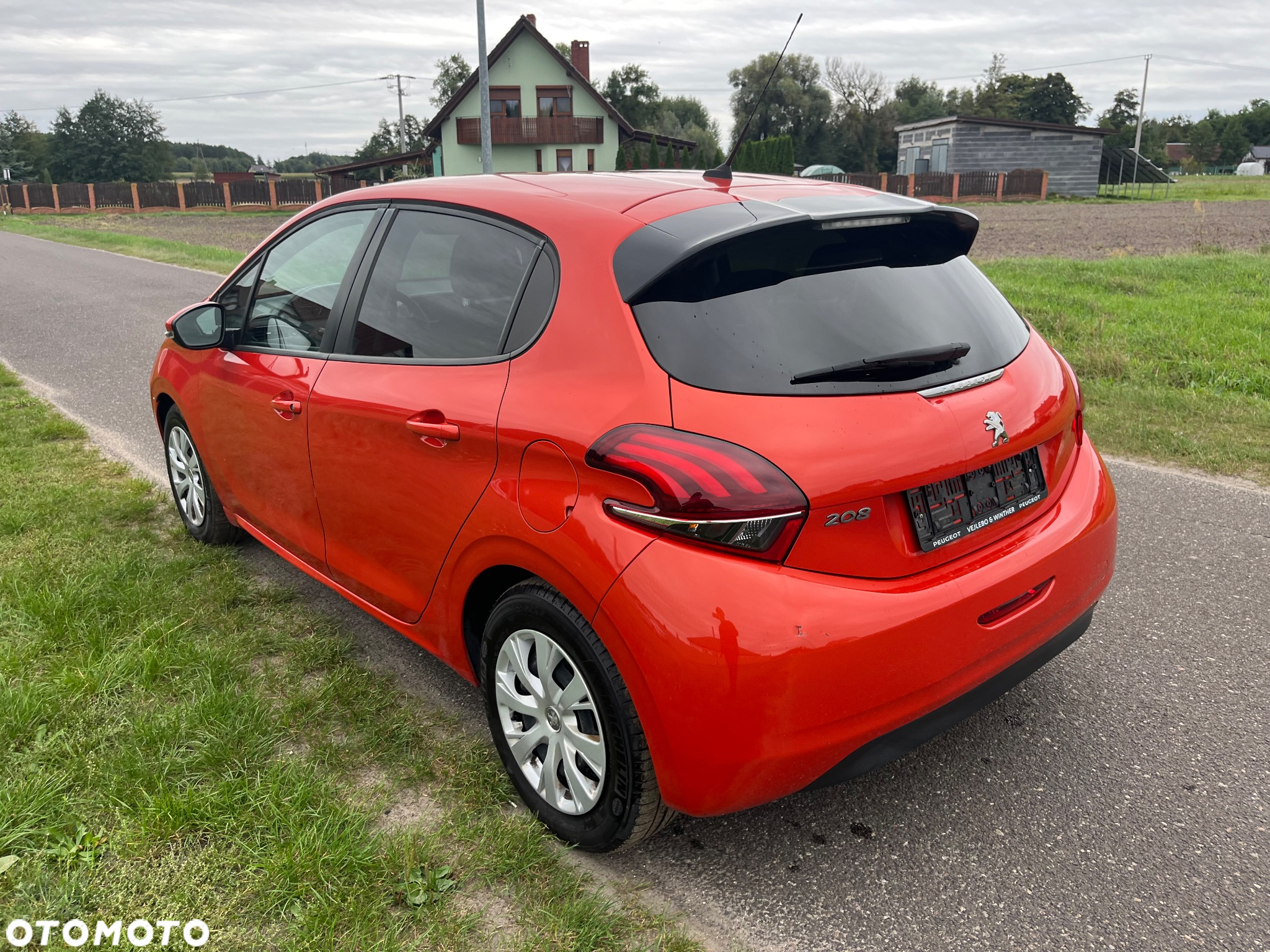 Peugeot 208 1.6 BlueHDi Allure S&S - 5