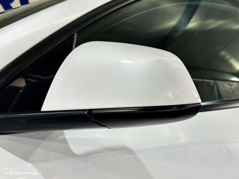 Tesla Model Y Long Range Dual Motor AWD - 17