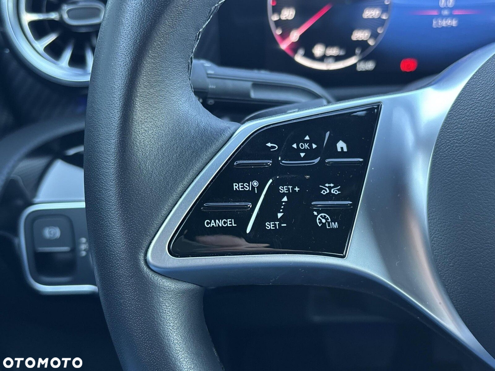 Mercedes-Benz CLA 180 Progressive 7G-DCT - 23