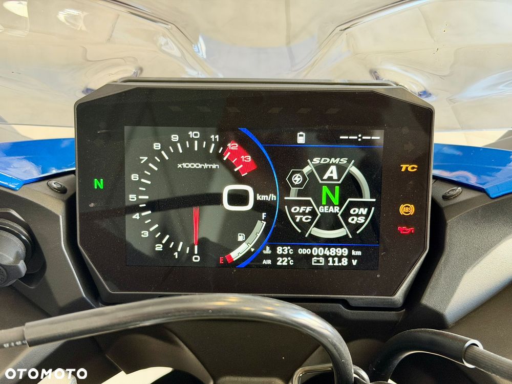 Suzuki GSX 1000 - 6