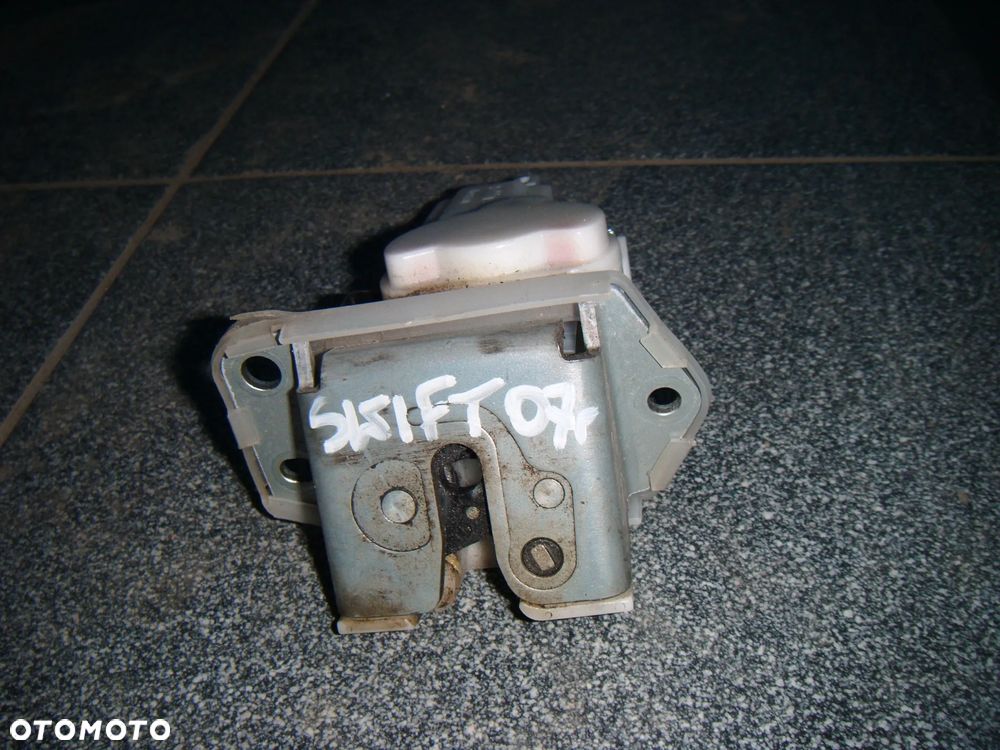 suzuki swift mk6 07r zamek klapy tył - 1