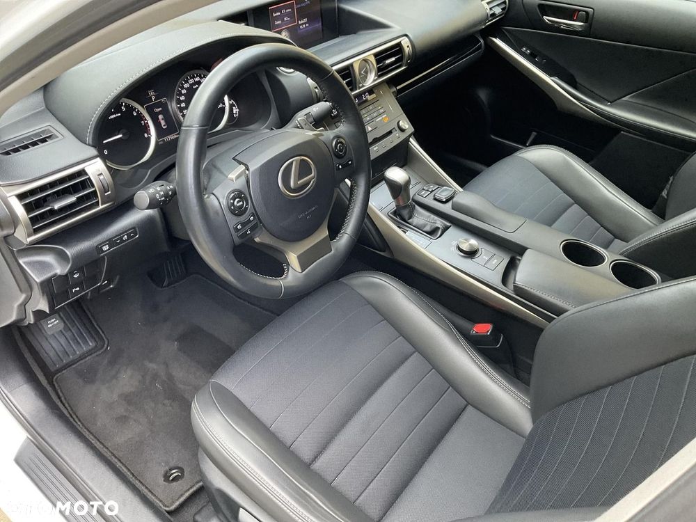 Lexus IS 250 Elegance - 11