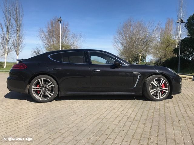Porsche Panamera Turbo PDK - 9