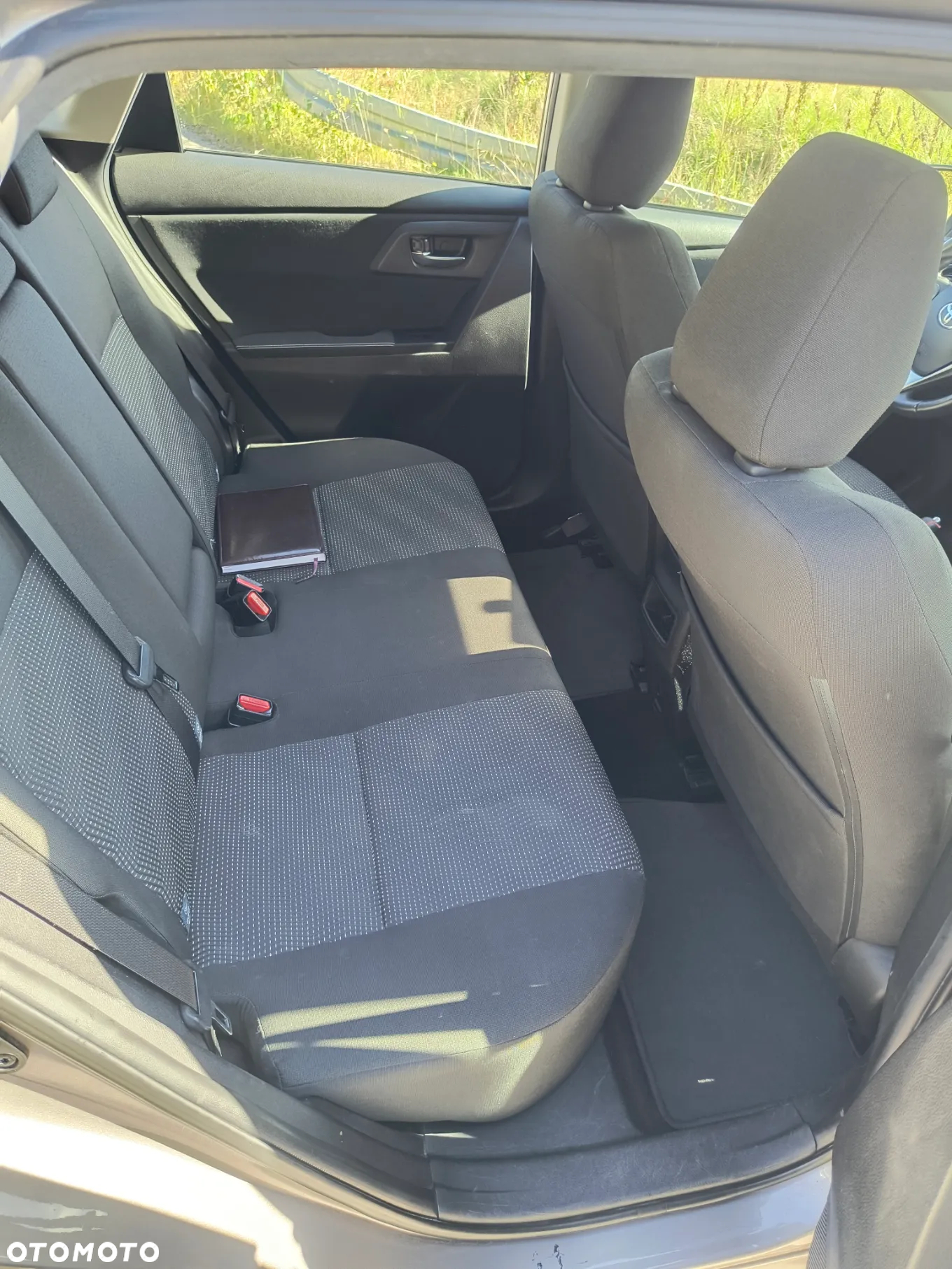 Toyota Auris 1.6 Premium Comfort - 35