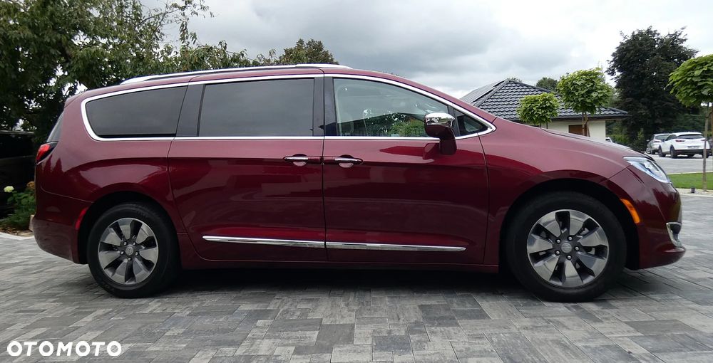 Chrysler Pacifica - 26