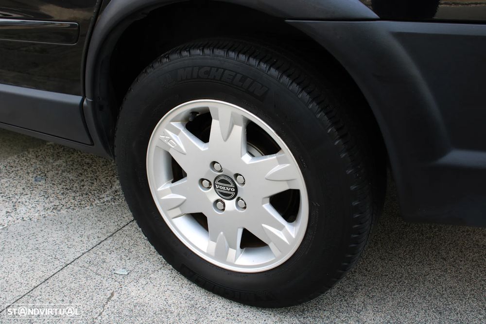 Volvo XC 70 2.4 D5 Nivel 2 - 48