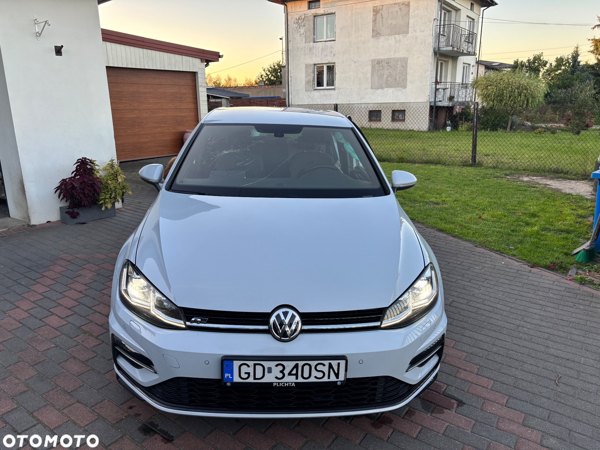 Volkswagen Golf - 2