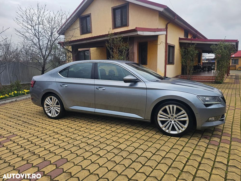 Skoda Superb 2.0 TDI Premium Edition - 17