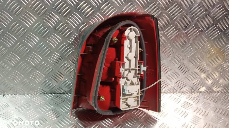 LAMPA LEWA TYLNA AUDI A4 B5 - 2