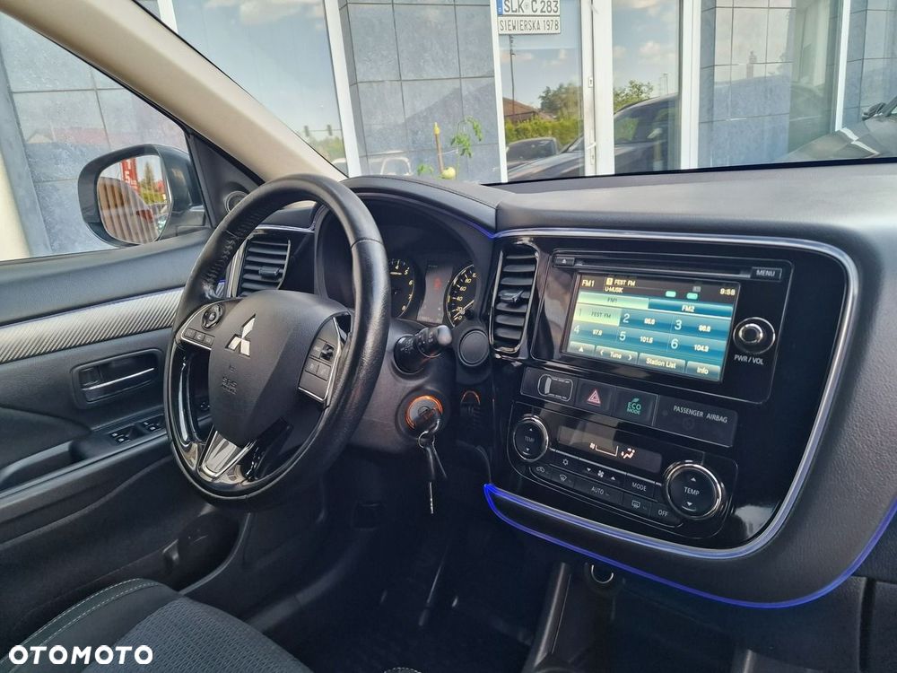 Mitsubishi Outlander - 22