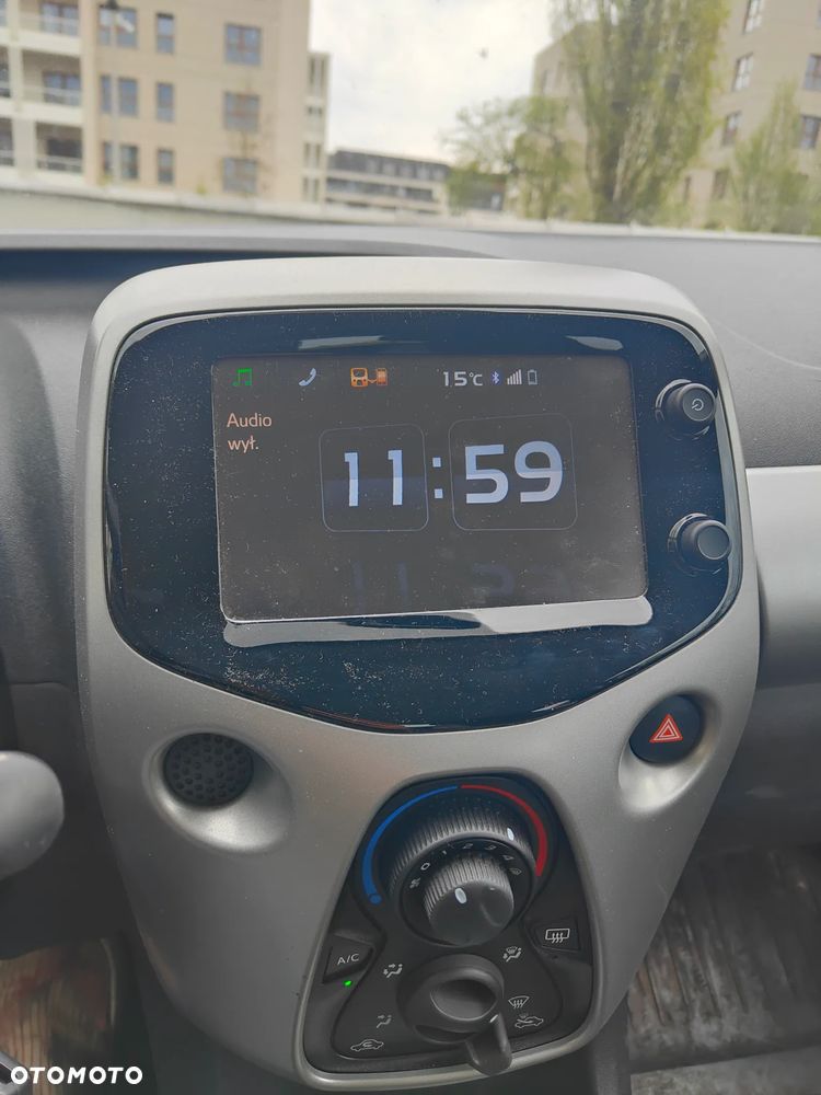 Toyota Aygo x-play touch - 9