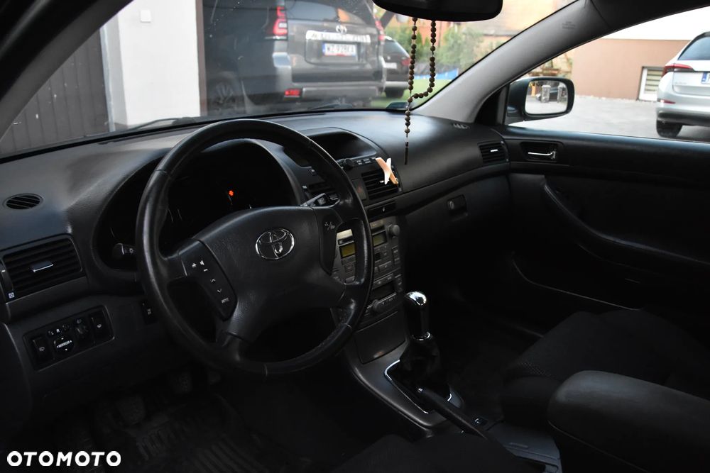 Toyota Avensis 1.8 VVT-i Combi - 9