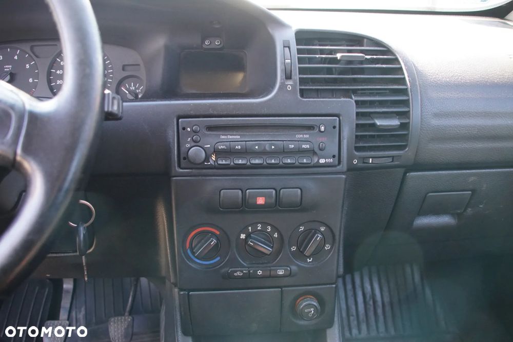 Auto na części - Opel Zafira A 1.8 16V 125 KM Z18XE F17 36U 2002R Silnik Skrzynia Drzwi Maska Zderzak Błotnik Klapa Klamka Lampa Lusterko Szyba Deska Kokpit Sterownik Moduł Czujnik Licznik Wyświetlacz Panel Kierownica - 12