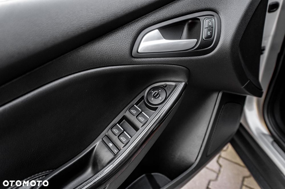 Ford Focus 1.0 EcoBoost Titanium - 26