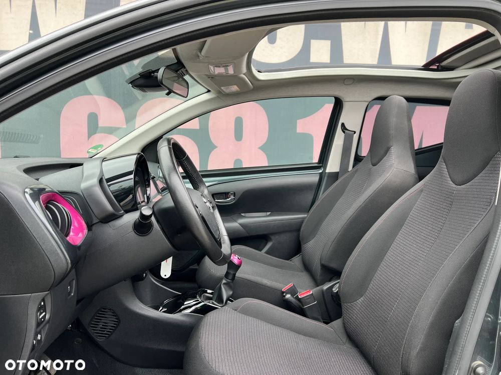 Toyota Aygo x-sky - 13