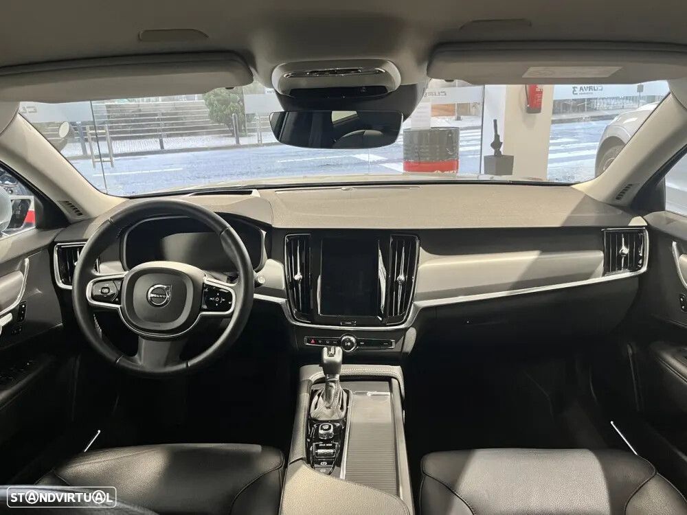 Volvo V90 2.0 D5 Momentum AWD Geartronic - 21