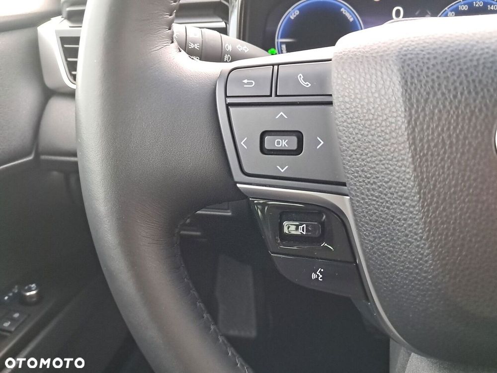 Toyota Camry - 18