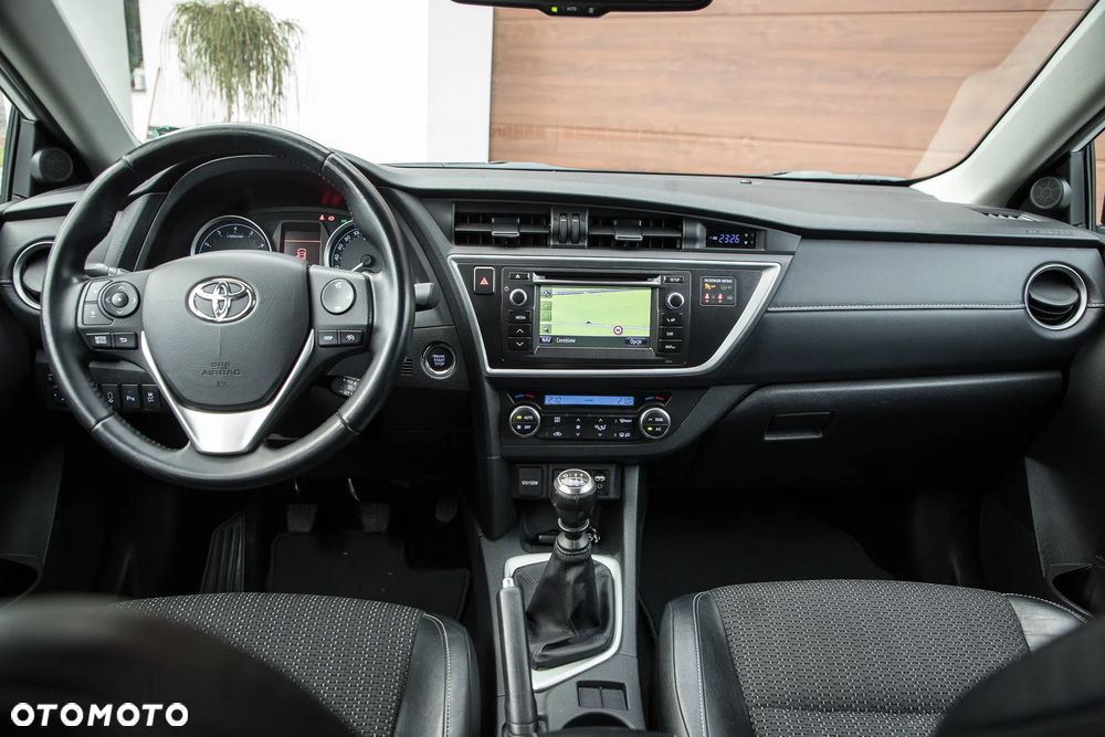 Toyota Auris 1.6 Prestige - 25