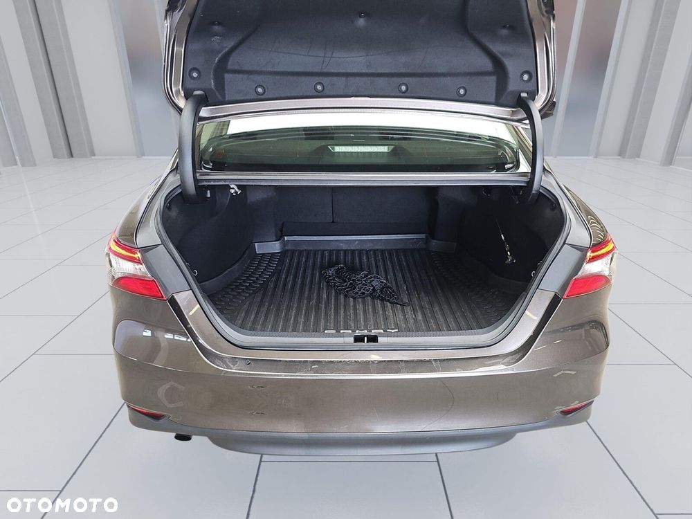 Toyota Camry 2.5 Hybrid Comfort CVT - 19