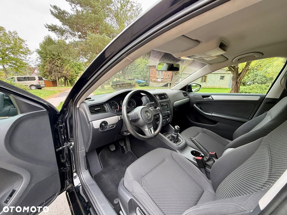 Volkswagen Jetta 1.6 TDI Comfortline - 18