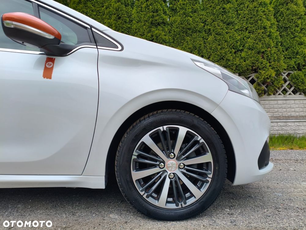 Peugeot 208 - 33