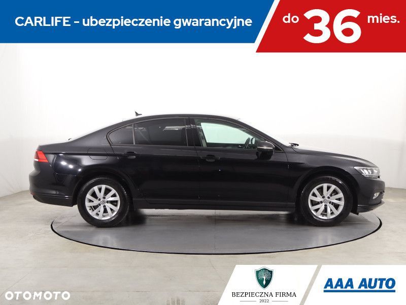 Volkswagen Passat - 8