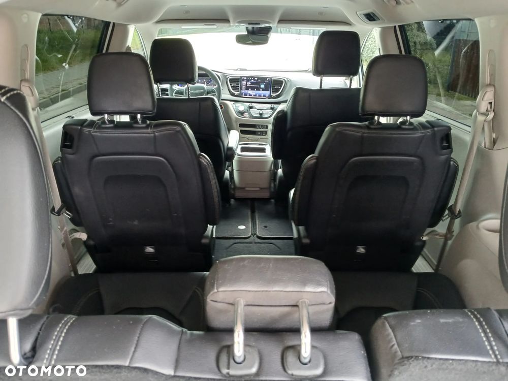 Chrysler Pacifica - 28
