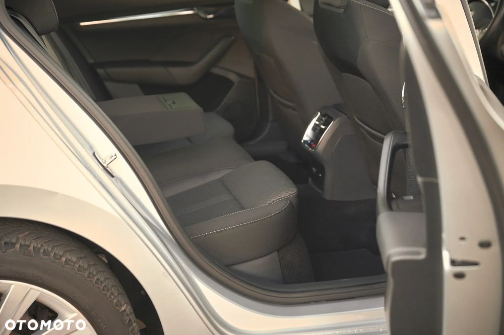 Skoda Octavia 1.5 TSI ACT DSG Ambition - 27