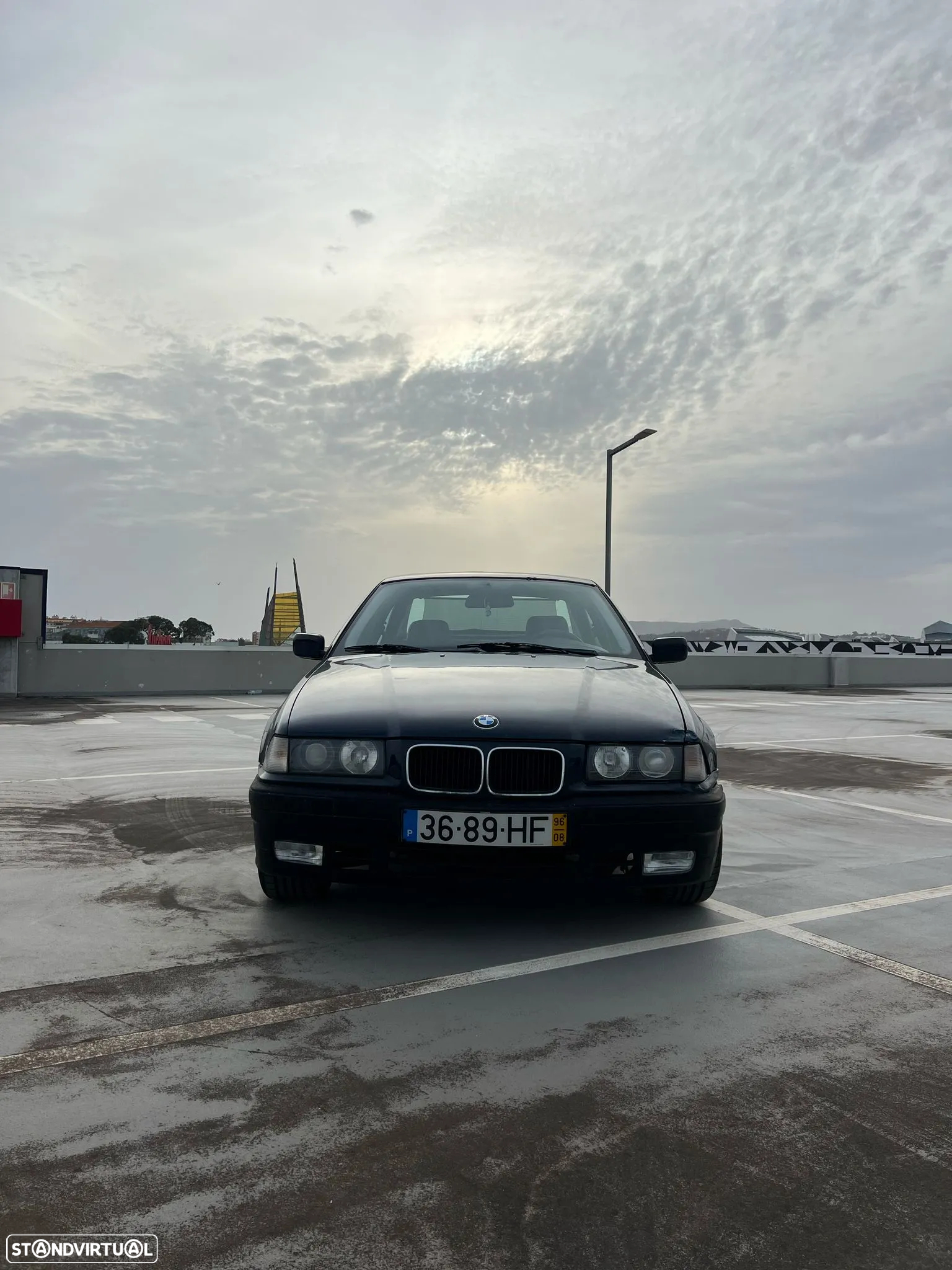 BMW 318 iS - 10