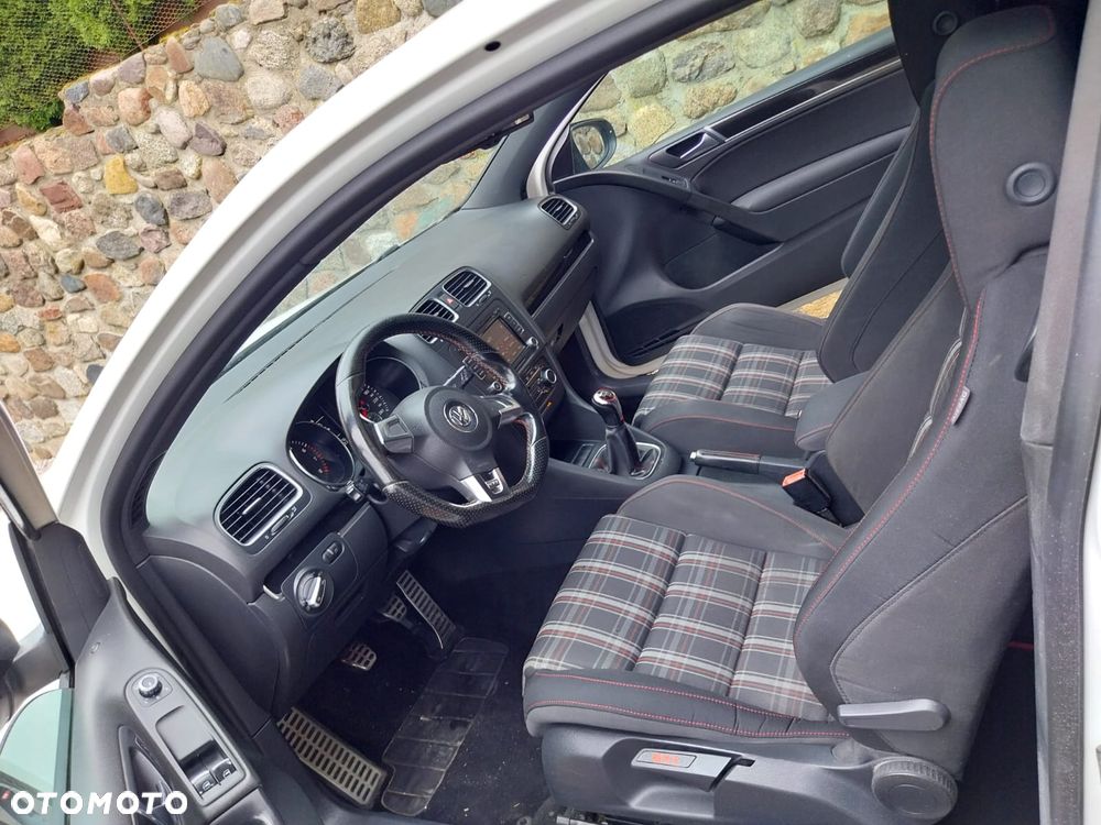 Volkswagen Golf - 29