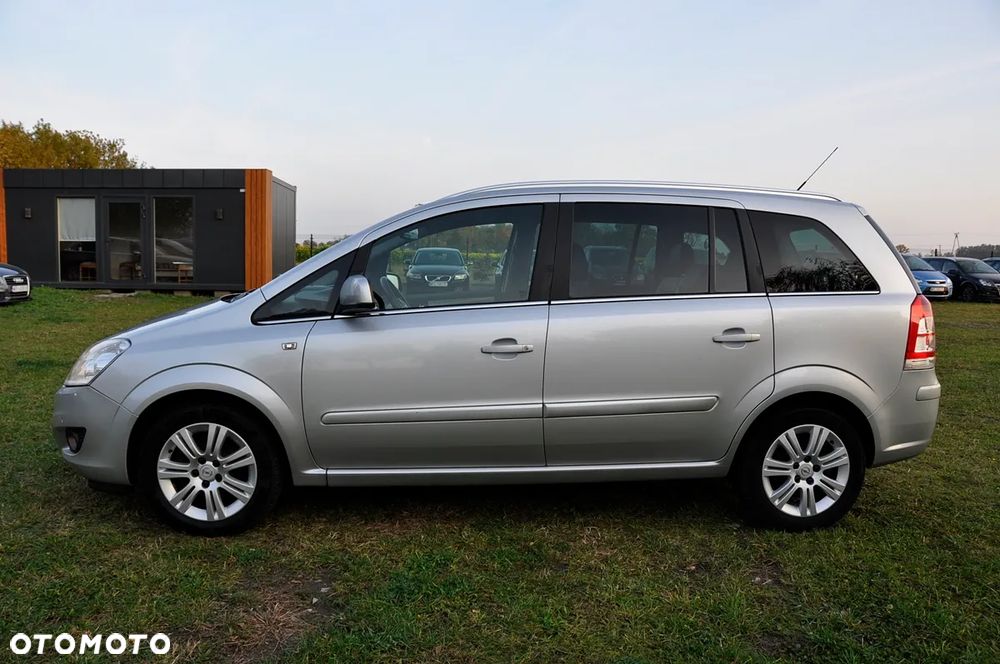 Opel Zafira 2011 photo 2