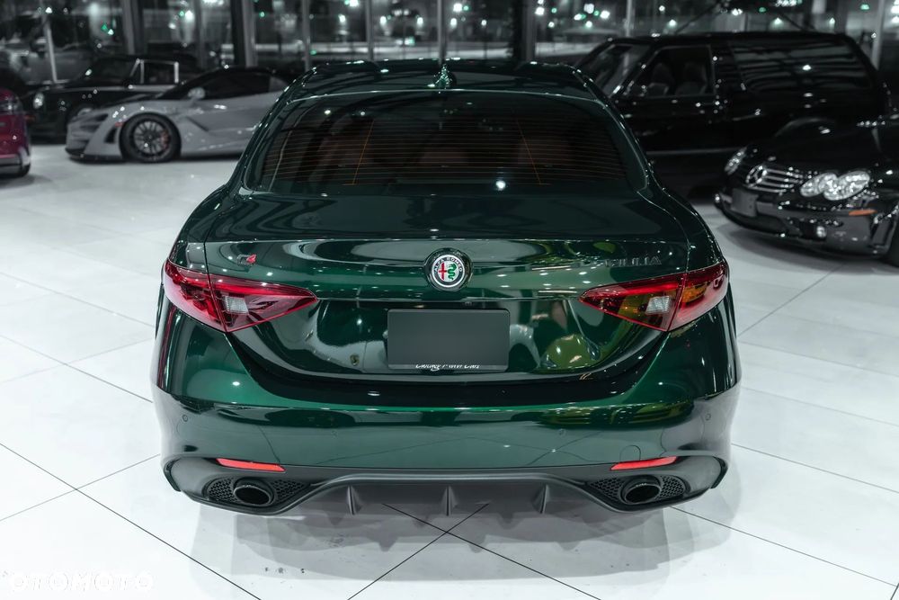 Alfa Romeo Giulia 2.0 Turbo 16V AT8-Q4 Veloce - 16