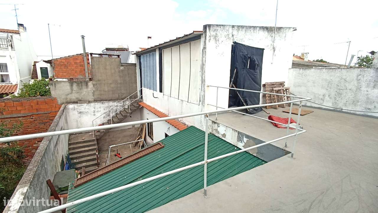 Moradia T5 no centro de Almeirim - Grande imagem: 2/15