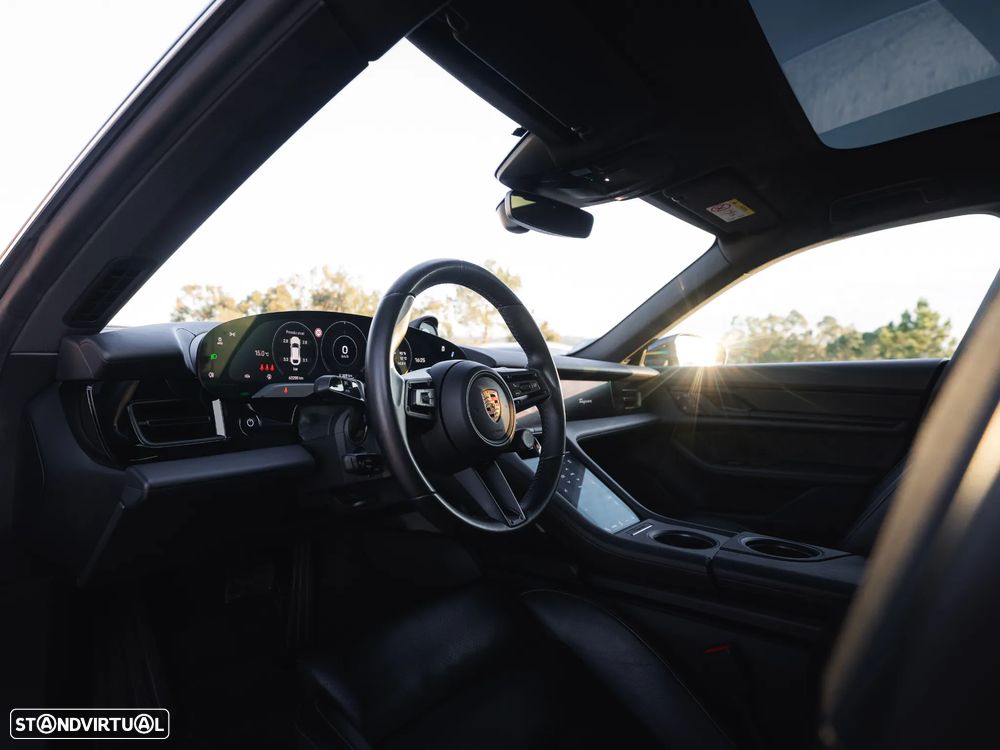 Porsche Taycan Cross Turismo 4S - 12