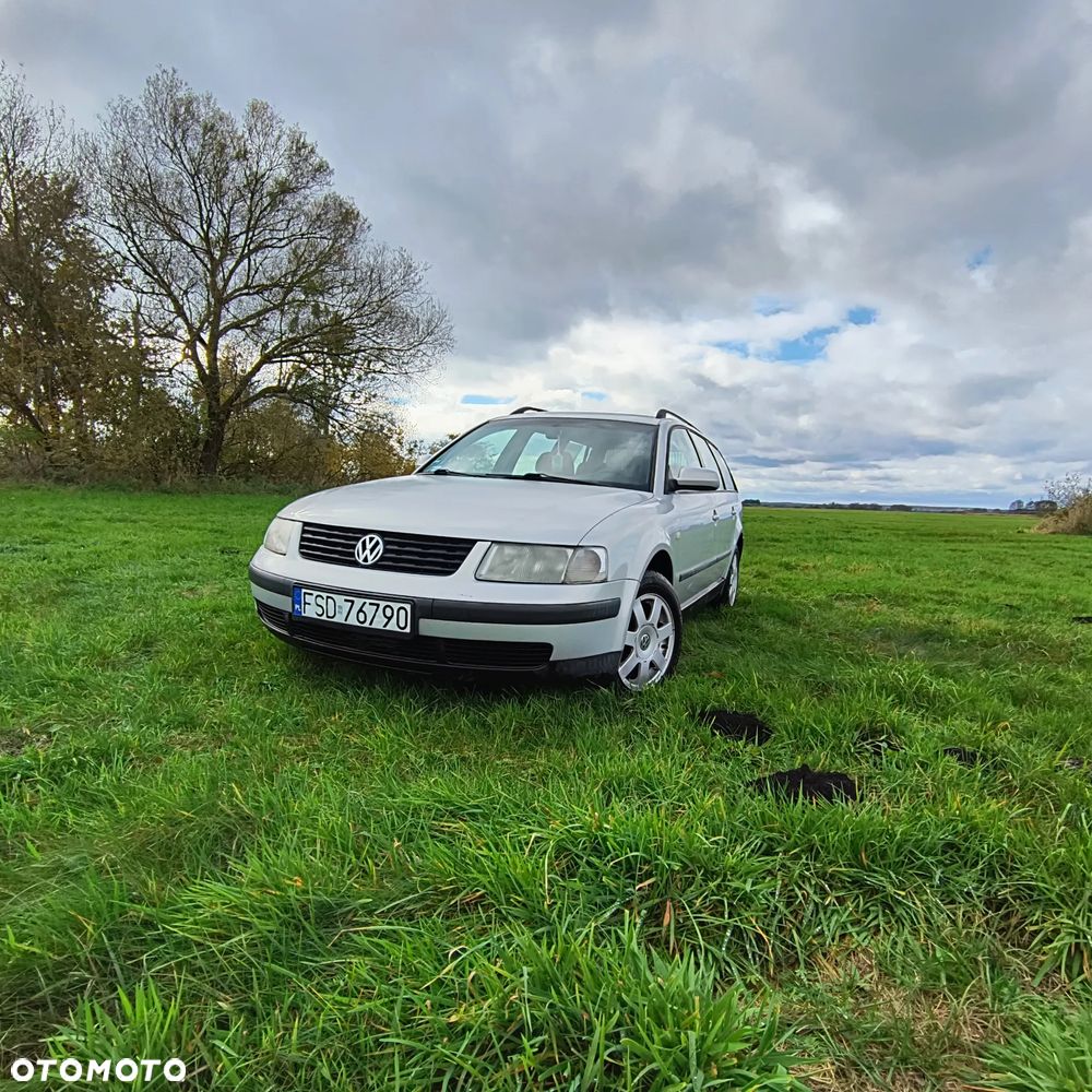 Volkswagen Passat 2.3 V5 Comfortline - 1