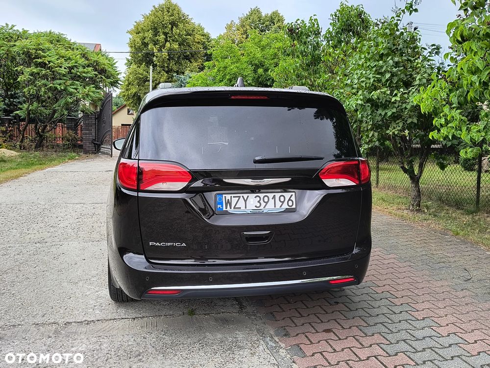 Chrysler Pacifica - 5